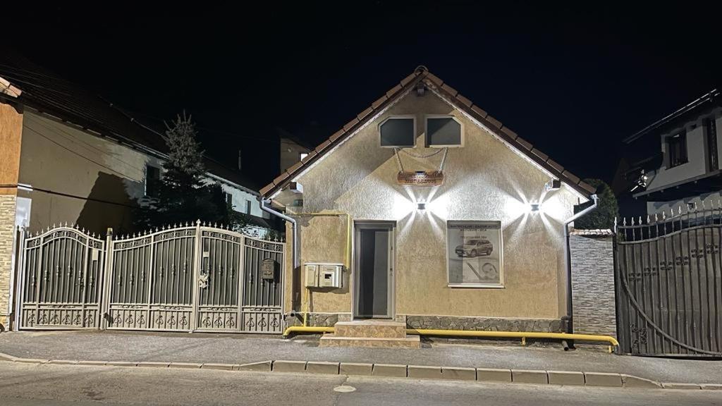 Casa Nicoladis Apartman Zărneşti Kültér fotó