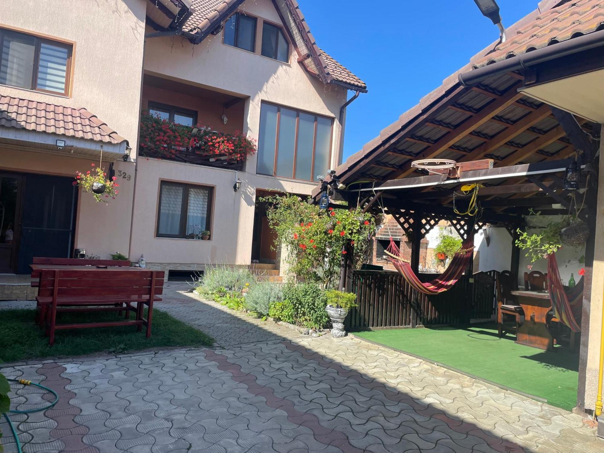 Casa Nicoladis Apartman Zărneşti Kültér fotó